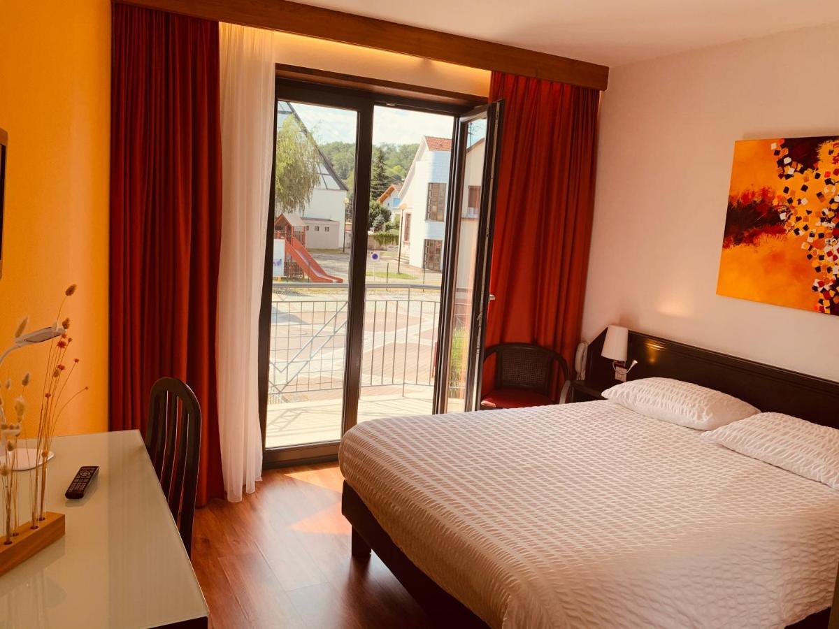 Logis Hotel Restaurant Au Lion Rouge Bartenheim Kültér fotó